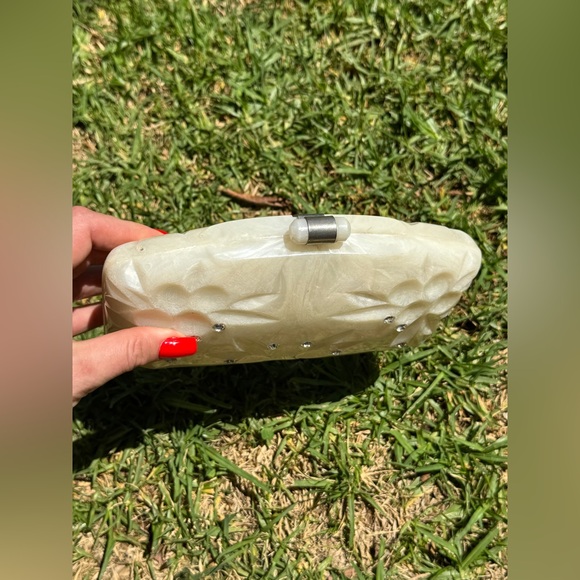 60s Vintage Carved Pearlescent Lucite Clutch - Picture 5 of 7